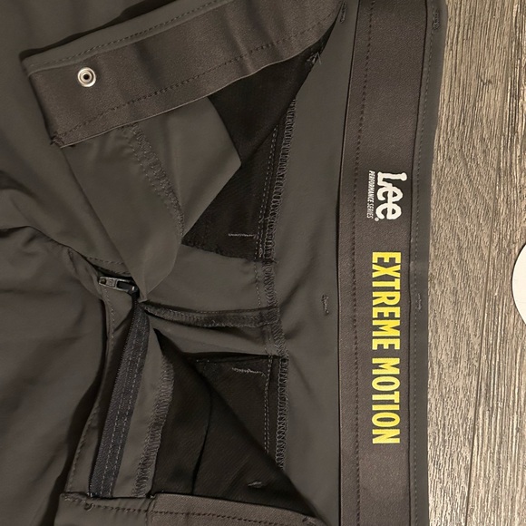 Men’s Lee’s Total Comfort Grey Shorts - Picture 2 of 4